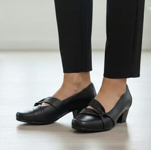 Clarks Black Leather Comfort Heels Size 10W Wide | Mary Jane Style Low Heel